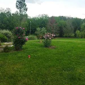 Avec Entree Independante Dans Un Ecrin De Verdure Séjour chez l'habitant Dommartin (Rhone)